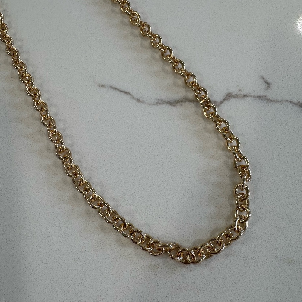 Ann Taylor Gold Chain Necklace - Picture 2 of 8